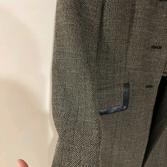 Le Suit Gray Herringbone Blazer - Picture 3 of 12